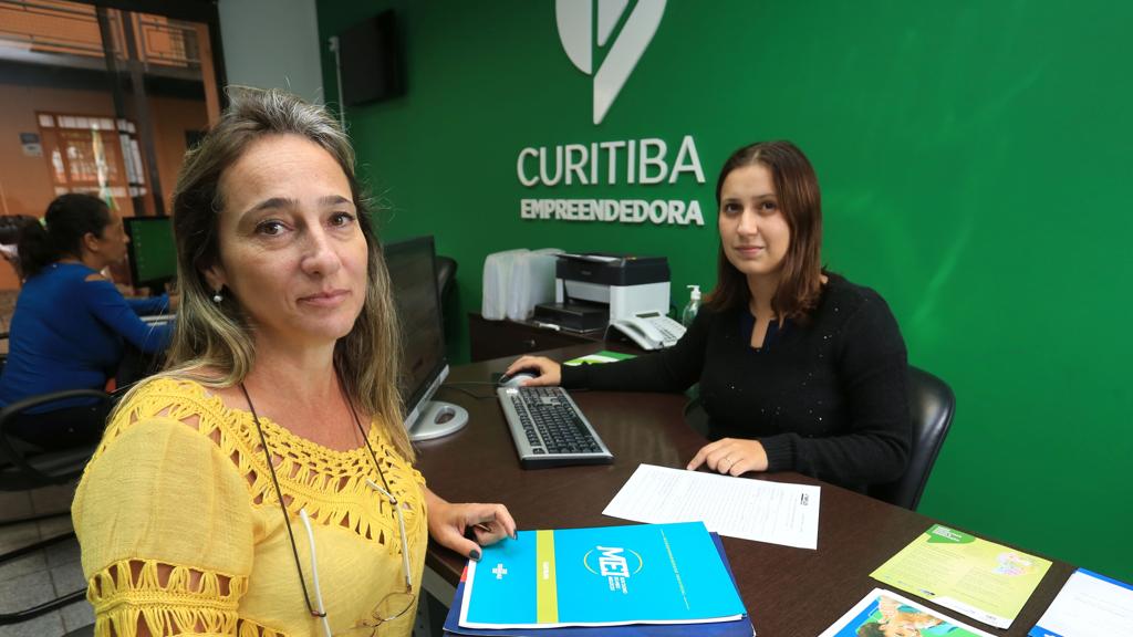 Luciane Cury procurou o serviço para saber como declarar o Imposto de Renda. | Ivonaldo Alexandre/Gazeta do Povo