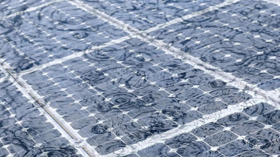 Grafeno é o composto químico que possibilita a geração energética pelos painéis solares também em dias de chuva | Solar Quotes