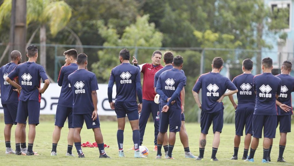 Evolução na Copa do Brasil garante ganhos financeiros maiores ao time de Claudinei Oliveira. | Henry Milleo/Gazeta do Povo