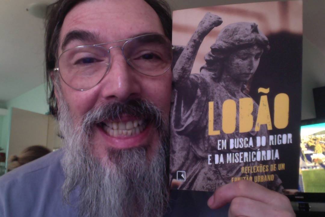 Lobão e o livro “Em Busca do Rigor e da Misericórdia” | Facebook/Divulgação