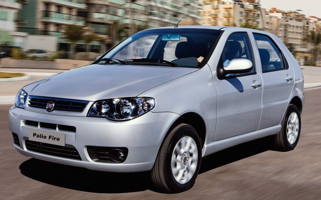 FIAT PALIO 1.0 FIRE. Consumo: 8,7/10,4 km/l (cidade/estrada) com etanol; 12,2/15,3 km/l (cidade/estrada) com gasolina. Potência: 73/ 75 cv (g/e). Câmbio: manual de 5 marchas. Preço: a partir de R$ 29.160 (2p) e R$ 31.670 (4p). |