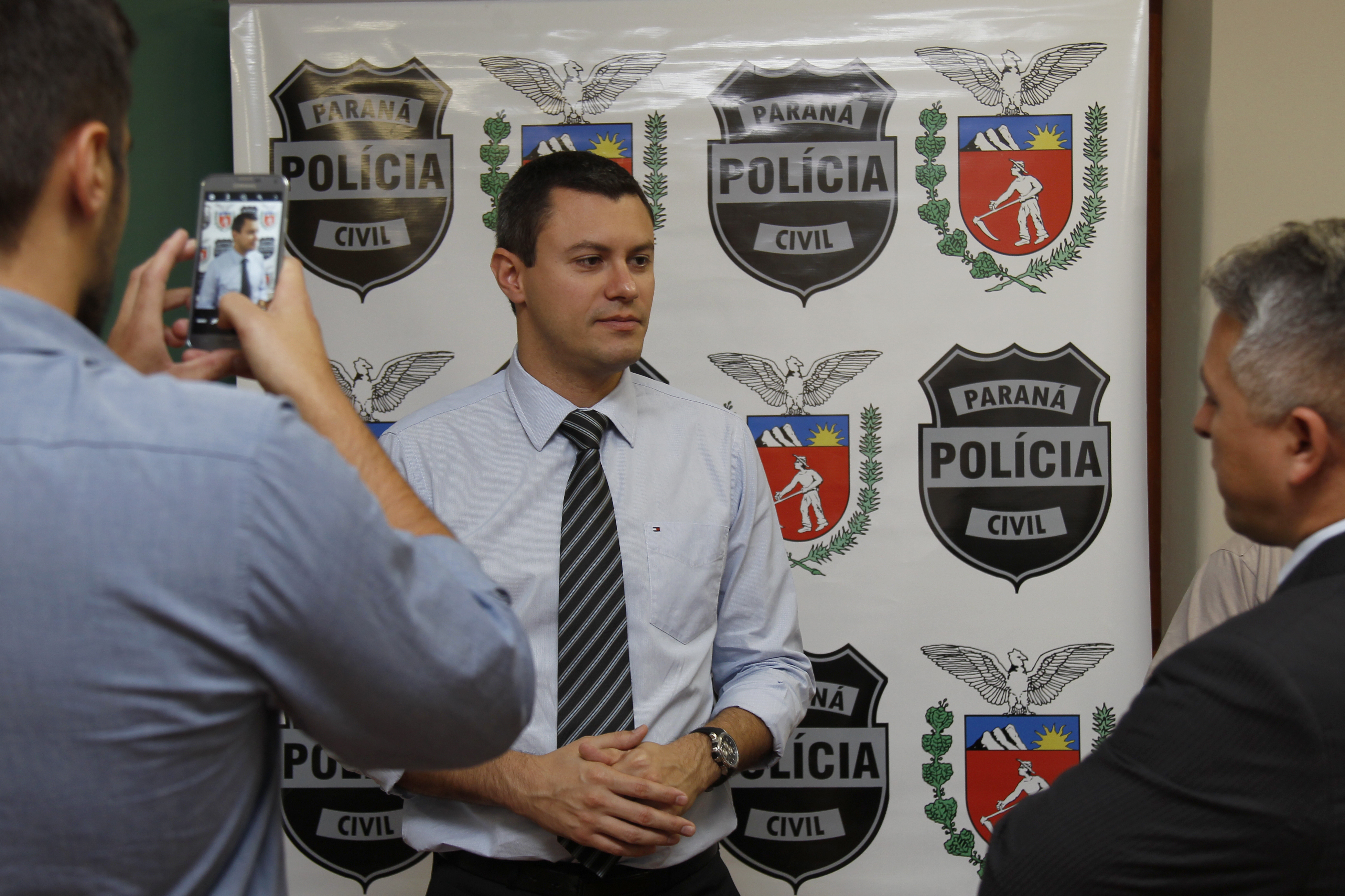 | O delegado-titular da Delcon, Guilherme Rangel, em entrevista coletiva nesta sexta-feira .
