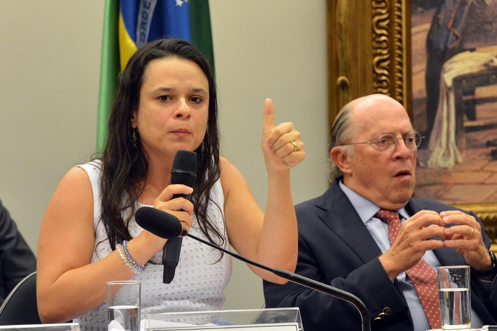 Janaína Paschoal durante depoimento à CPI: adoração dos defensores do impeachment. | Fabio Rodrigues Pozzebom/Agência Brasil