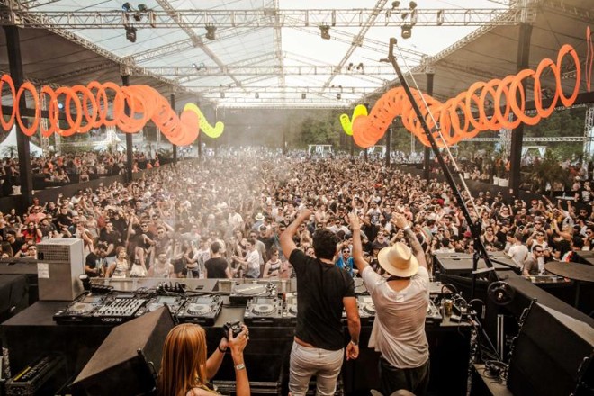 Os DJs Boghosian e Albuquerque durante apresentação no palco Warung Stage | Gustavo Remor/Divulgação