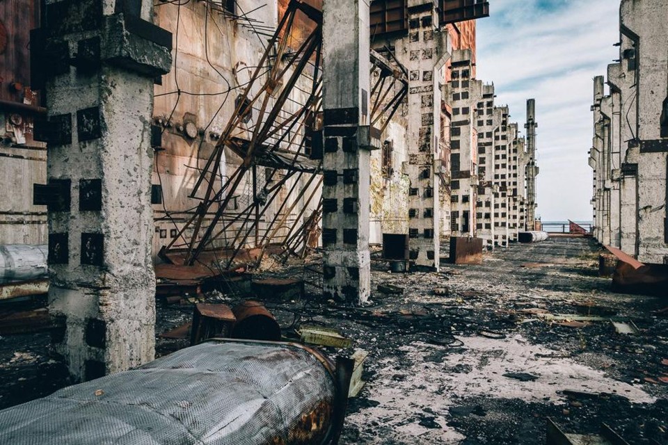 Foto de 2014 mostra parte externa dos reatores 5 e 6 da usina de Chernobyl | Michael Kötter/ Flickr Commons