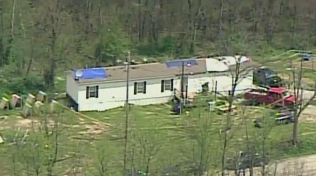 Uma das casas em que pessoas foram assassinadas com tiros na cabeça em Ohio, nos Estados Unidos. | Reprodução/CNN