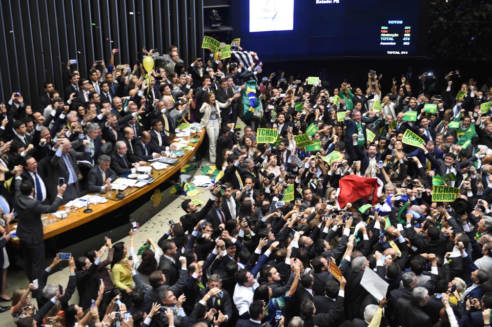 Votação dos deputados no plenário durou cerca de seis horas. | Evaristo Sá/AFP