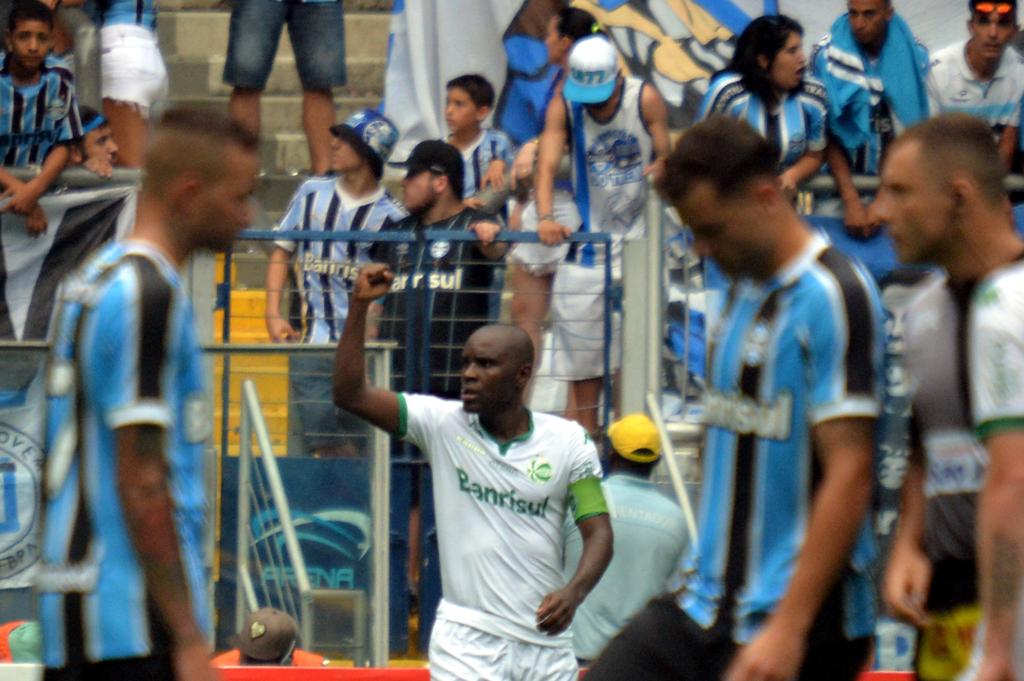 Hugo, do Juventude, marcou dois gols e foi o grande destaque da partida contra o time reserva do Grêmio. | Donaldo Hadlich/FramePhoto/Folhapress