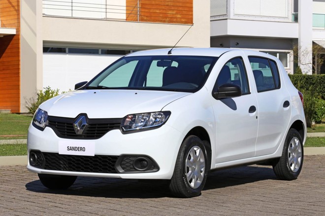 RENAULT SANDERO 1.0. Consumo: 8,7/9,6 km/l (cidade/estrada) com etanol; 12,6/14,0 km/l (cidade/estrada) com gasolina. Potência: 77/ 80 cv. Câmbio: manual de 5 marchas. Preço: a partir de R$ 41.100 |