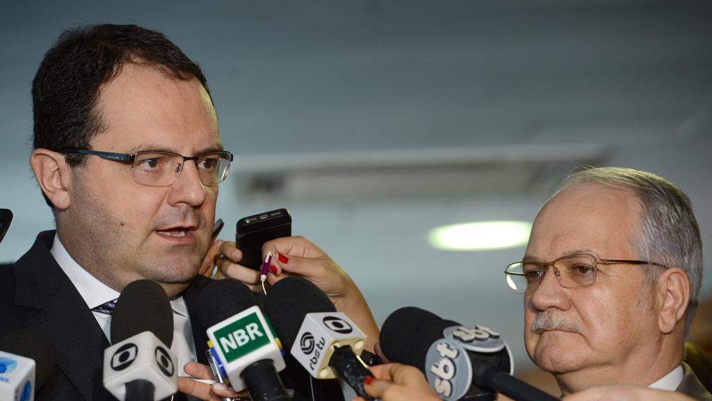 Ministros Nelson Barbosa, da Fazenda, e Édson Fachin, do STF: liminares já beneficiam 11 estados. | Elza Fiúza/Agência Brasil