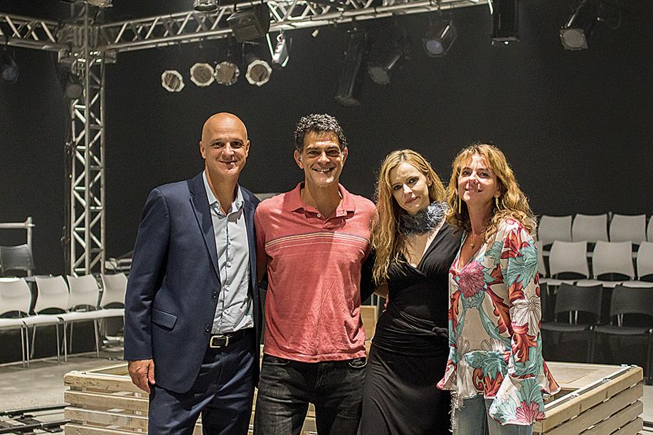O CEO do Grupo Thá, Arsenio de Almeida Neto, e sua mulher, Carolina, receberam os atores Du Moscovis e Maria Luísa Mendonça, que estão apresentando a peça Um Bonde chamado Desejo no Espaço Thá. | Humberto Araujo