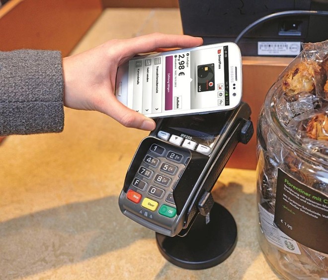 Pagamentos via aplicativos e outros gadgets são parte de uma tendência que irá transformar os serviços bancários | /Visual Hunt