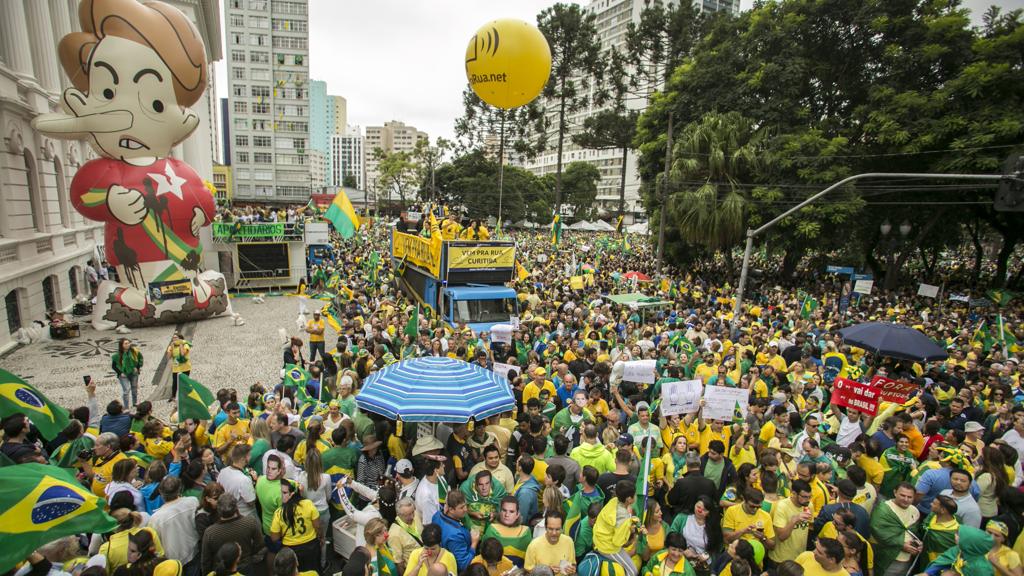 Maiores manifestações em Curitiba têm sido contra o governo. | Marcelo Andrade/Gazeta do Povo