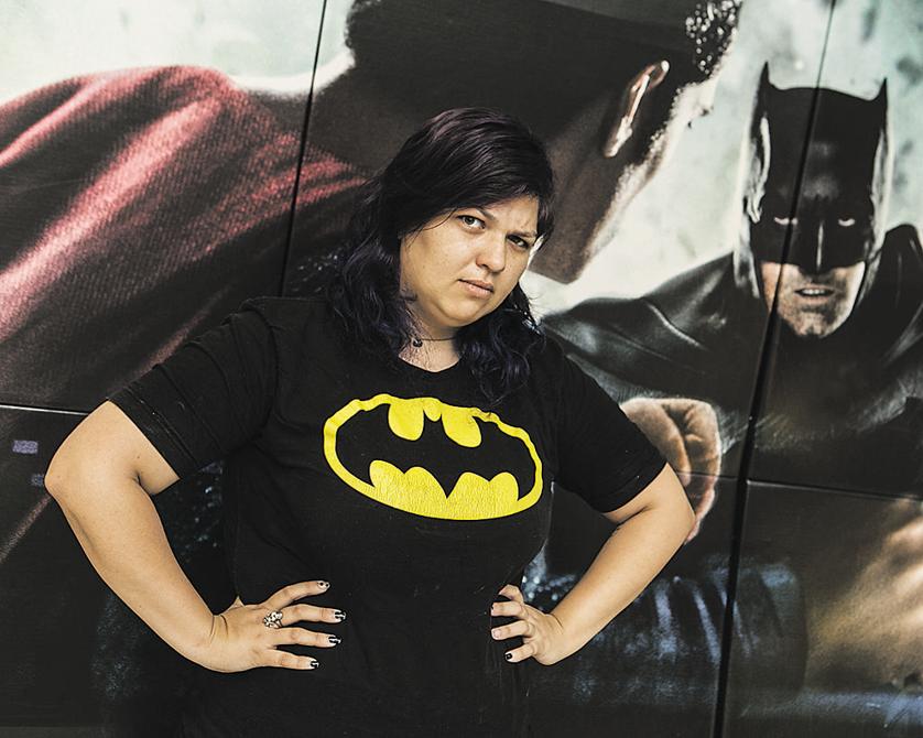 A espectadora Jenifer Novais não deu ouvido ás críticas ruins. | Marcelo Andrade/Gazeta do Povo