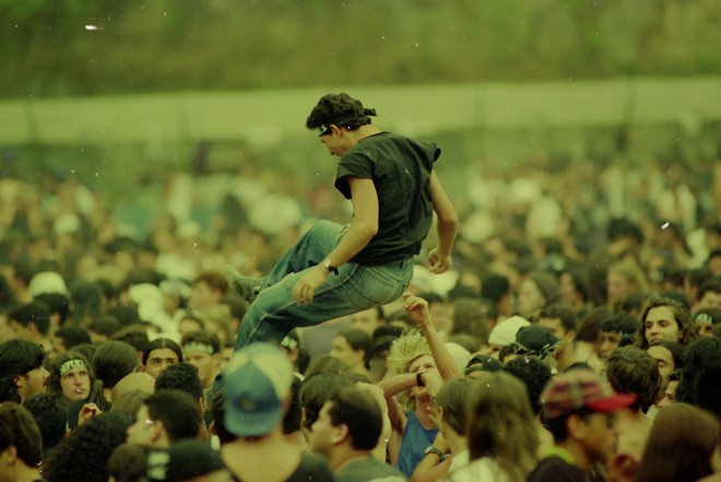 Galera no “parque de diversões” do rock. | Antonio Costa/Arquivo Gazeta do Povo