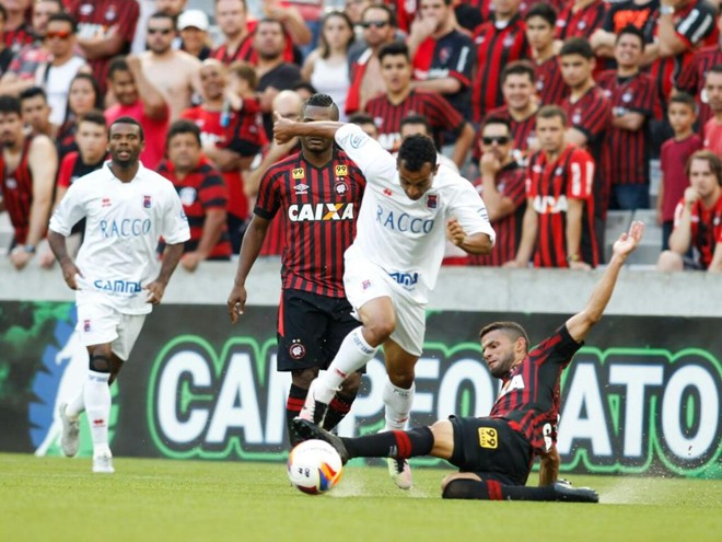 Jogo foi pegado na Arena da Baixada. | Daniel Castellano/Gazeta do Povo
