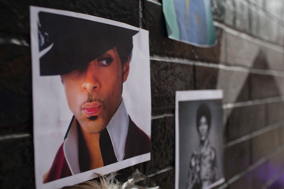 Muro com homenagens a Prince: cantor foi um visionário da internet | SCOTT OLSON/AFP