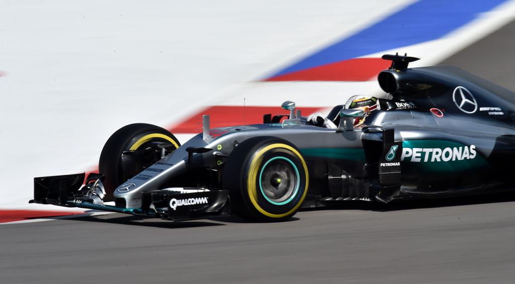 O britânico Lewis Hamilton foi o mais rápido do dia na Rússia, fechando o treino com sua Mercedes em 1min37s583. | Yuri Kadobnov/AFP
