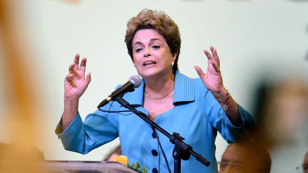 Em entrevista, Dilma Rousseff voltou a dizer que não vai renunciar. | Evaristo Sá/AFP