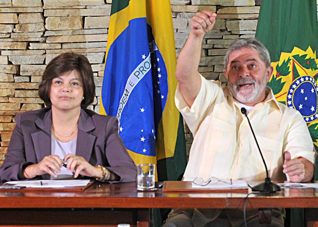 Dilma e Lula, em reunião de 2009 para discutir a crise econômica: ali começou o desequilíbrio fiscal. | Marcello Casal Jr./Abr