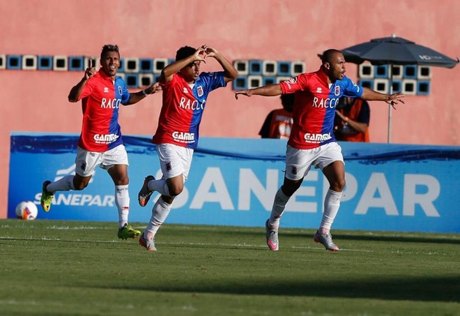 Nadson abriu o placar para o Paraná na Vila Capanema. | Henry Milleo/Gazeta do Povo