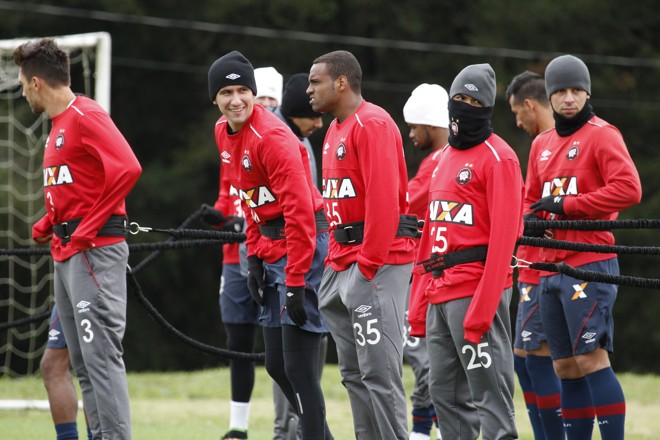 Jogadores do Atlético durante o treinamento no CT do Caju. | Aniele Nascimento/Gazeta do Povo