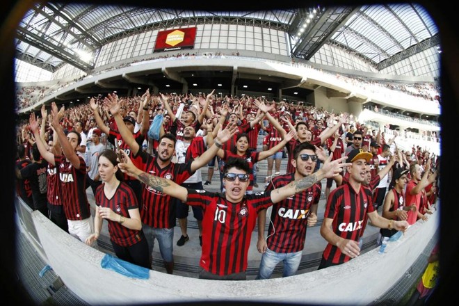 Torcida atleticana na Arena. | Daniel Castellano/Gazeta do Povo