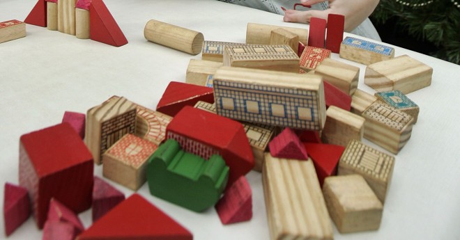 Brinquedos tradicionais suscitam mais interações entre pais e filhos | Josue Teixeira/Gazeta do Povo