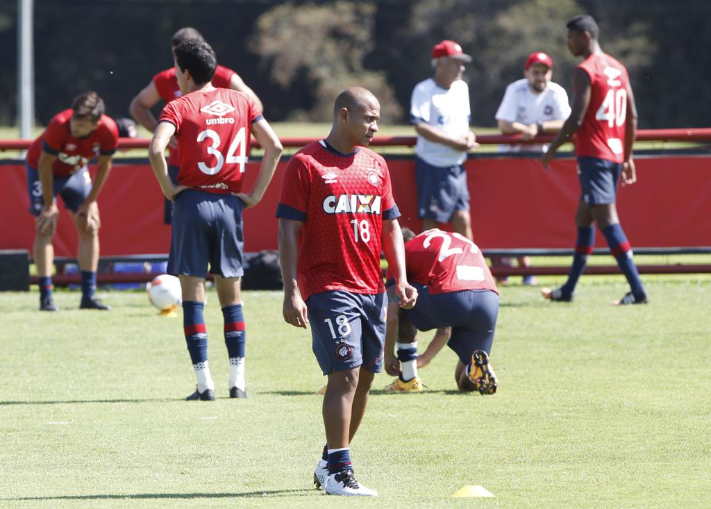 Walter treinou normalmente e deve ser escalado contra o Londrina. | Aniele Nascimento/Gazeta do Povo