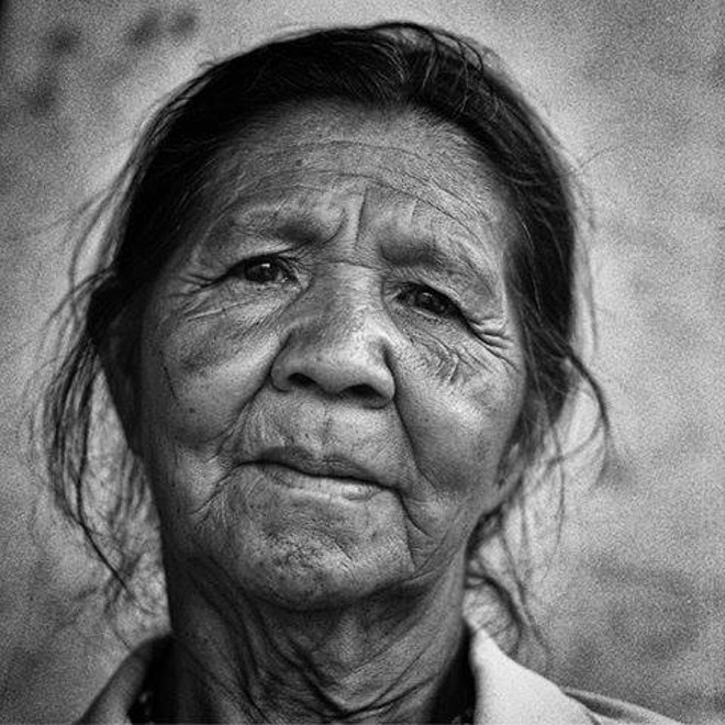 Fotografia de senhora indígena clicada por Orlando Azevedo. | 