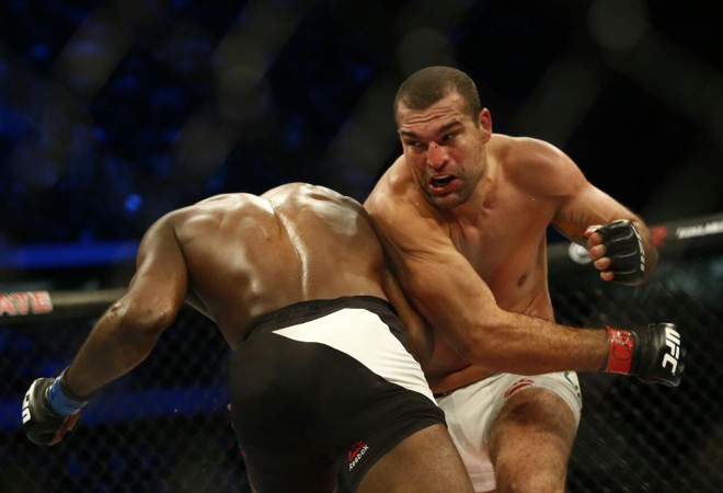 O curitibano Maurício Shogun, 34 anos, bateu o americano Corey Anderson, oito anos mais jovem | Fotos: Hugo Harada/Gazeta do Povo