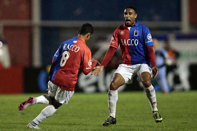 O camisa 8 paranista Nadson comemora o gol marcado. | Albari Rosa/Gazeta do Povo