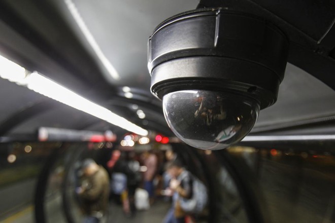Especialistas defendem que sados e imagens dos sistemas de monitoramento da cidade fiquem sobre domínio do poder público | Daniel Castellano/Gazeta do Povo