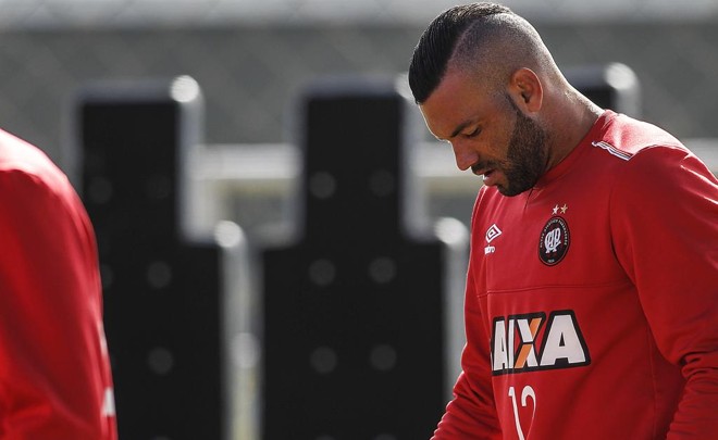 Atlético, do goleiro Weverton, segura a lanterna do Brasileiro após três rodadas. | Jonathan Campos/Gazeta do Povo