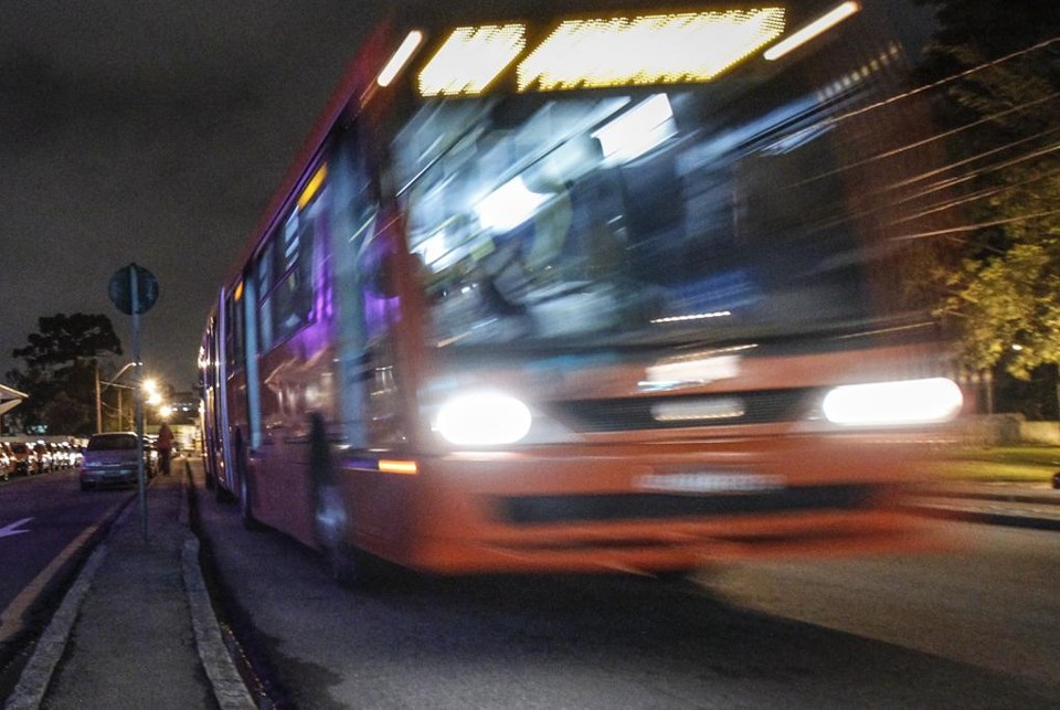 Motoristas e cobradores de ônibus podem entrar em greve se Urbs cobrar multas | Daniel Castellano/Gazeta do Povo