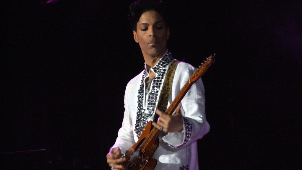 Prince no festival Coachella , em 2008. | Penner/Wikimedia Commons