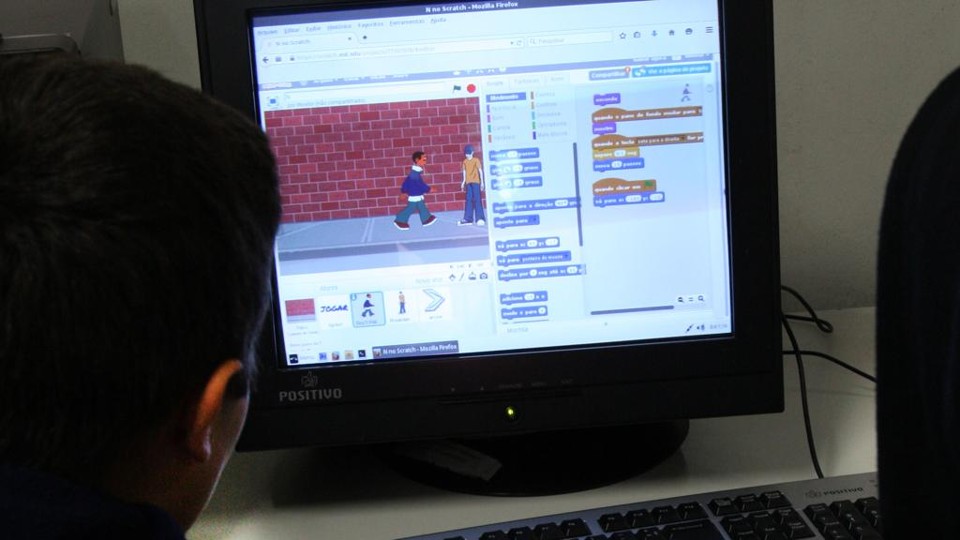 Os estudantes foram avaliados em suas capacidades de fazer pesquisas na internet, avaliar fontes, interagir on-line, entre outras competências | Aniele Nascimento/Gazeta do Povo