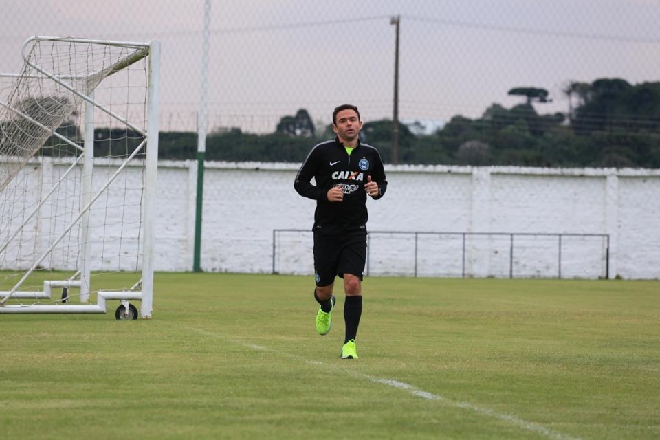 Apesar de voltar aos treinos e de ser importante para o Coritiba, Juan ainda é dúvida para o duelo decisivo com o Atlético. | Ivonaldo Alexandre/Gazeta do Povo