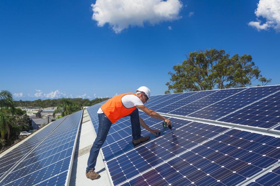 Até 2018, setor fotovoltaico pode gerar entre 20 mil e 60 mil oportunidades de trabalho no Brasil. | Bigstock