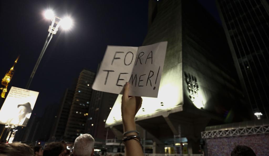 Opositores ao governo Temer protestaram na Av. Paulista neste domingo (15) | MIGUEL SCHINCARIOL/AFP