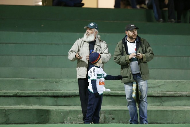 Torcedores enfrentaram o frio para ver o jogo do Coritiba. | Henry Milléo/Gazeta do Povo