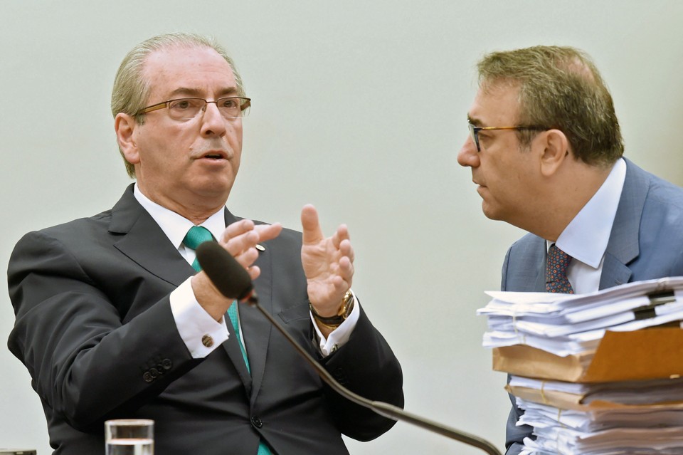 Cunha no Conselho de Ética: deputado tucano fez questão de ressaltar que não estava  absolvendo o peemedebista, mas disse que ele teve papel importante no impeachment | Evaristo Sá/AFP