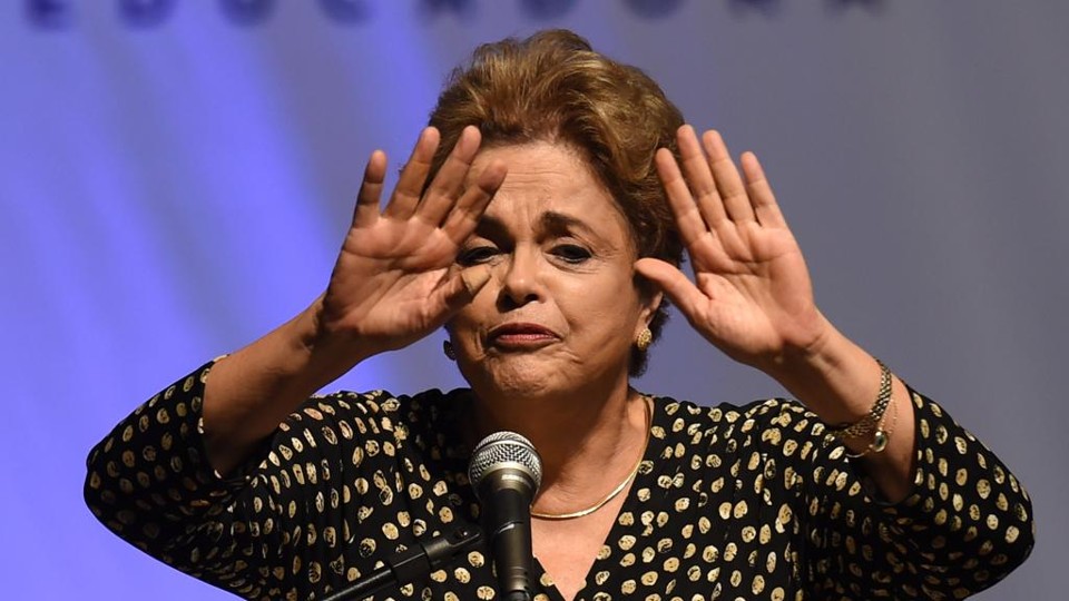 Presidente Dilma Rousseff não deve descer a rampa do Palácio do Planalto para não caracterizar “fim do mandato”. | Evaristo Sá/AFP