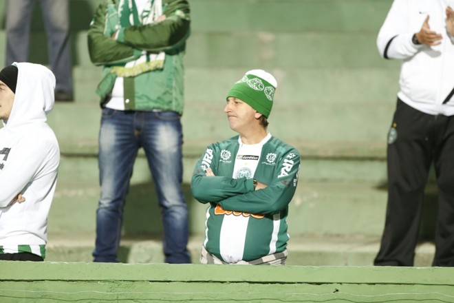 Torcedores enfrentaram o frio para ver o jogo do Coritiba. | Henry Milléo/Gazeta do Povo