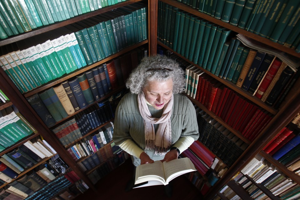 44% da população brasileira não tem hábito de leitura Regina Prim faz parte da minoria que lê três livros por semana | Daniel Castellano/Gazeta do Povo