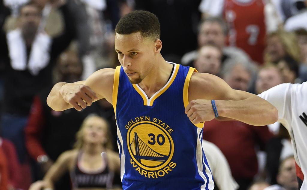 stephen Curry foi eleito o melhor jogador da NBA pela segunda vez, agora de forma unânime. | Steve DYKES/AFP