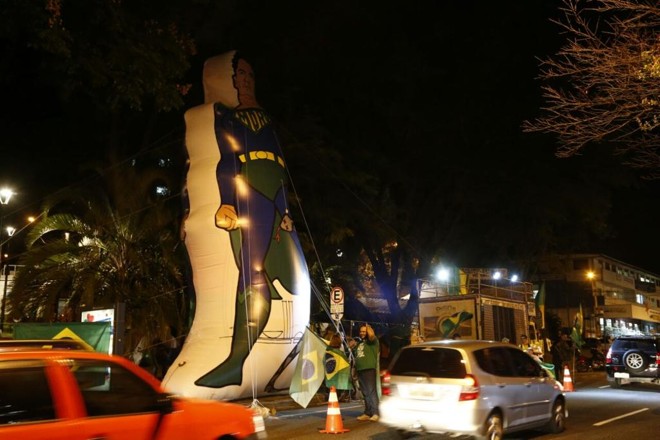 Manifestação a favor do impeachment de Dilma Rousseff em Curitiba. | Hugo Harada Gazeta do Povo