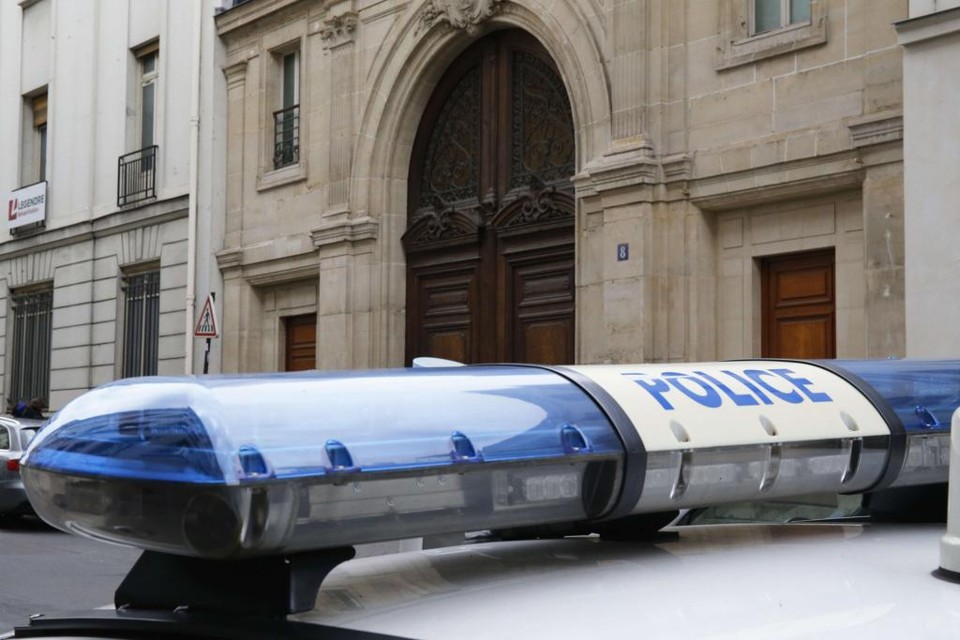 Viatura da polícia estacionada em frente ao escritório do Google em Paris | MATTHIEU ALEXANDRE/AFP