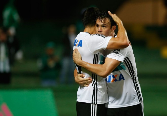 Kléber marcou o seu 14º gol no ano. | Henry Milléo/Gazeta do Povo