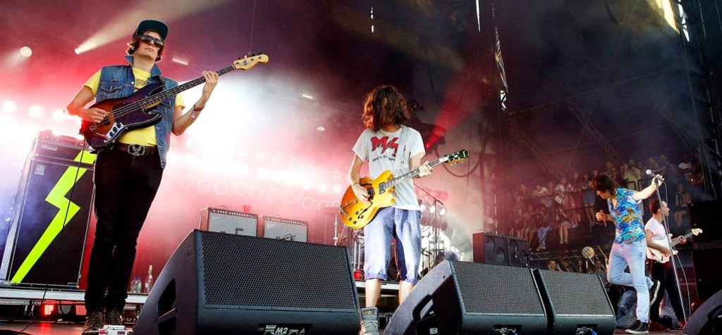 O vocalista Julian Casablancas também tocou uma das novas músicas em seu  programa de rádio